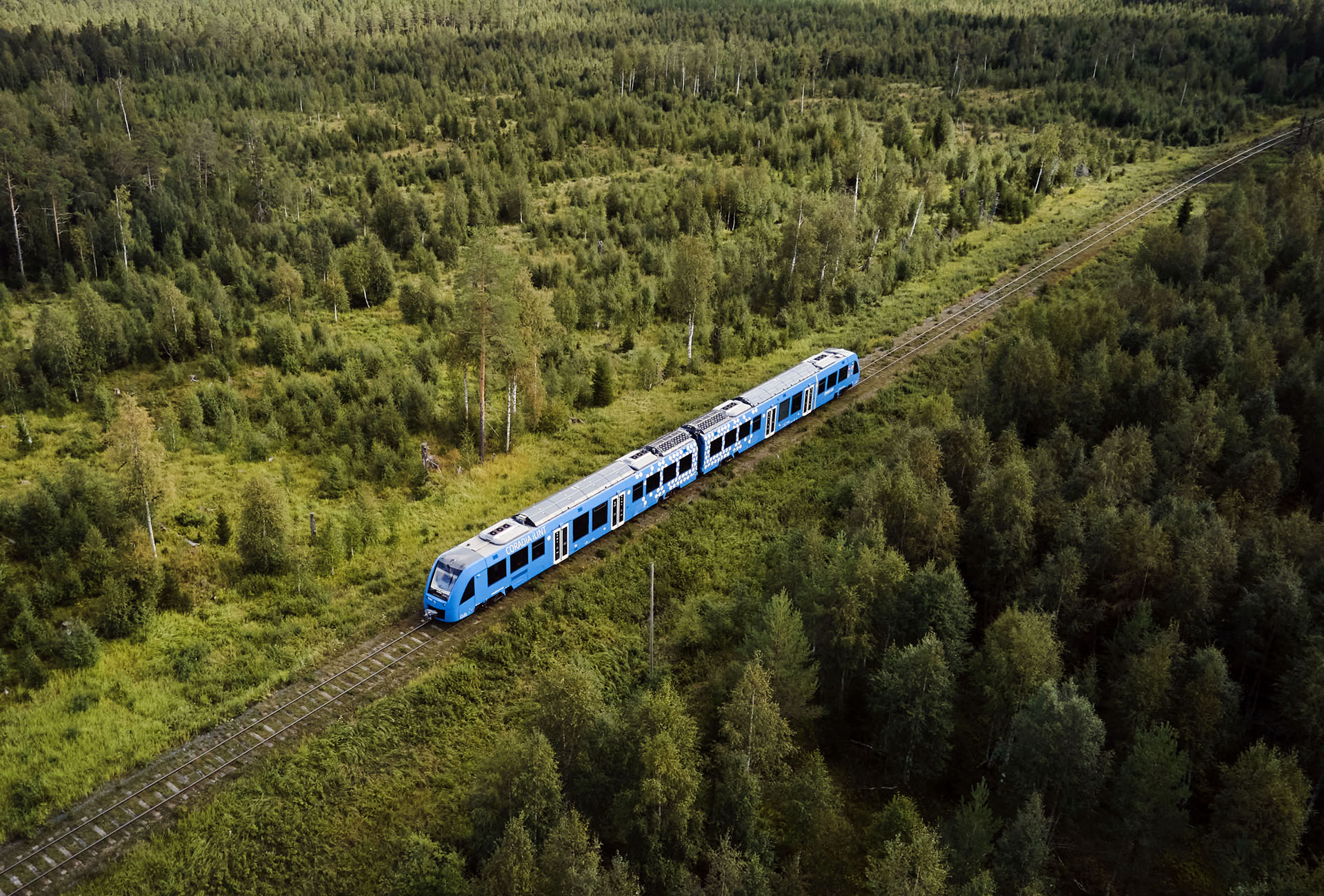 Vätgaståget iLINT från Alstom i närheten av Åskott strax norr om Östersund 23 augusti 2021.