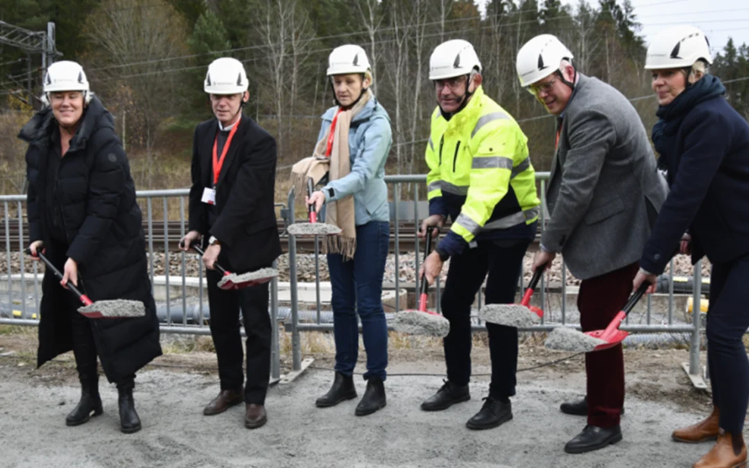 Första spadtaget på Ostlänken